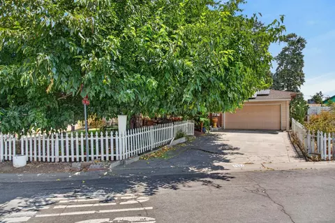 2044 Middleberry Rd, Sacramento, CA 95815