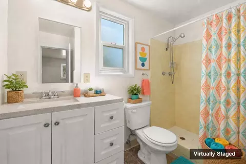 Bath - 804 Spruce St, Gridley, CA 95948 photo 3 of 3