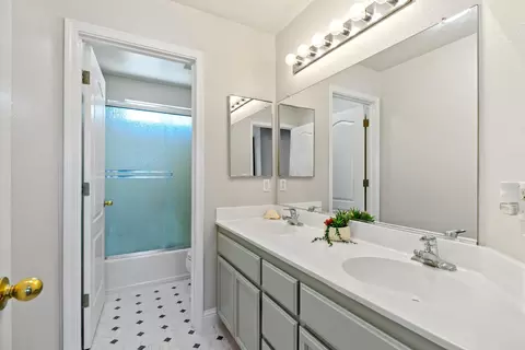 Bath - 3337 Matalea Ct, Modesto, CA 95355 photo 2 of 5