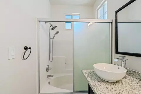 Bath - 2413 Halyard Way, Discovery Bay, CA 94505 photo 2 of 6