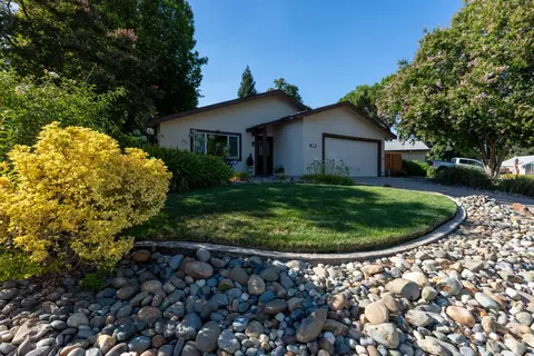 8025 Larwin Dr, Citrus Heights, CA 95610