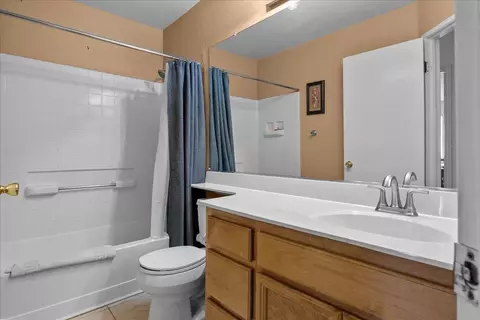 Bath - 3140 Corbett Ln, Tracy, CA 95376 photo 2 of 2