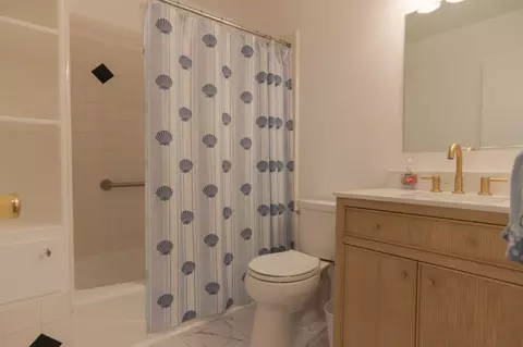 Bath - 2617 Agnes Way, Merced, CA 95340 photo 1 of 2