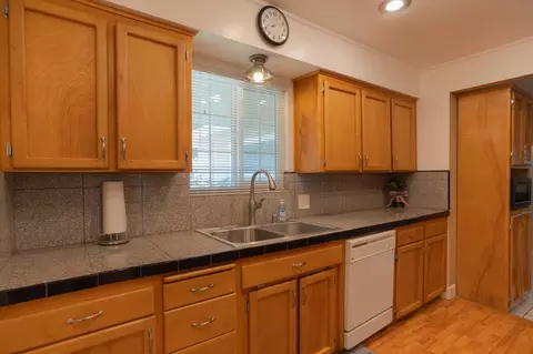 Kitchen - 2617 Agnes Way, Merced, CA 95340 photo 2 of 4
