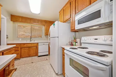 Kitchen - 18251 W Clinton Rd, Jackson, CA 95642 photo 1 of 4