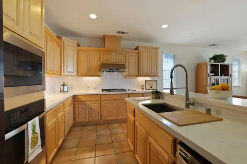 Kitchen - 779 New Haven Dr, Tracy, CA 95377 photo 6 of 8