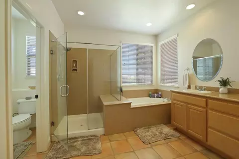 Bath - 779 New Haven Dr, Tracy, CA 95377 photo 4 of 5