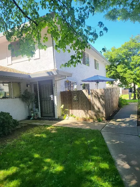 4702 Greenholme Dr #3, Sacramento, CA 95842