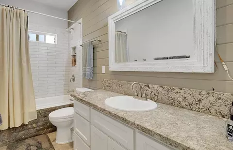 Bath - 2765 Oak St, Sutter, CA 95982 photo 4 of 5