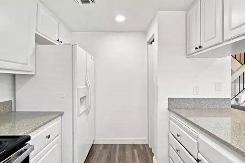 Kitchen - 5127 Gibbons Dr, Carmichael, CA 95608 photo 5 of 6