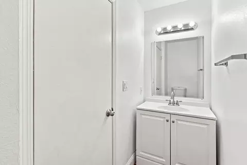 Bath - 5127 Gibbons Dr, Carmichael, CA 95608 photo 3 of 4