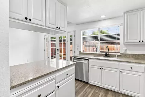 Kitchen - 5127 Gibbons Dr, Carmichael, CA 95608 photo 4 of 6