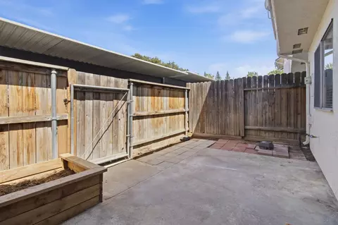 Exterior - 5127 Gibbons Dr, Carmichael, CA 95608 photo 5 of 11