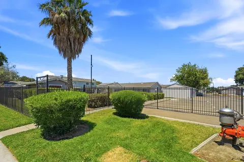 Exterior - 475 Peerless Way #6, Tracy, CA 95376 photo 6 of 6
