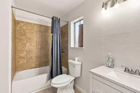 Bath - 475 Peerless Way #6, Tracy, CA 95376 photo 2 of 2