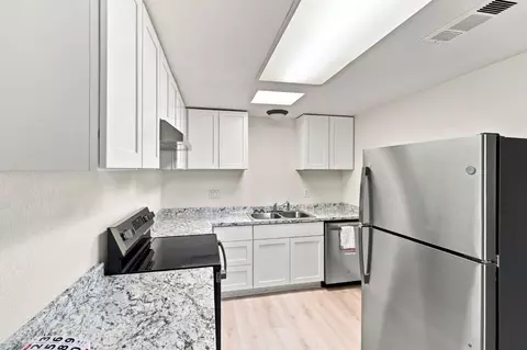 Kitchen - 475 Peerless Way #6, Tracy, CA 95376 photo 1 of 3