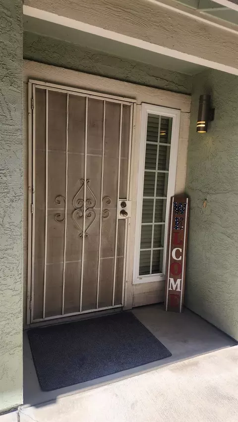 Entry Way - 180 Hawthorne Dr, Tracy, CA 95376 photo 1 of 2