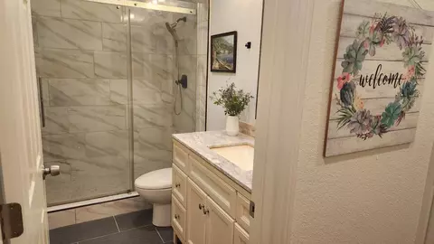 Bath - 180 Hawthorne Dr, Tracy, CA 95376 photo 1 of 3