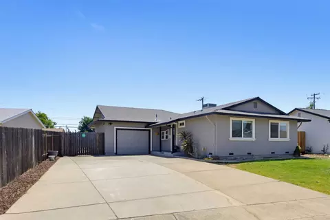 9894 Meteor Dr, Sacramento, CA 95827