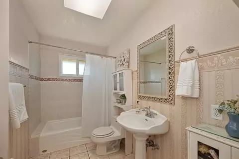 Bath - 3115 Garfield Ave, Carmichael, CA 95608 photo 1 of 1