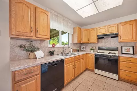 Kitchen - 3115 Garfield Ave, Carmichael, CA 95608 photo 2 of 3