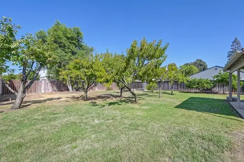 Exterior - 3115 Garfield Ave, Carmichael, CA 95608 photo 6 of 12