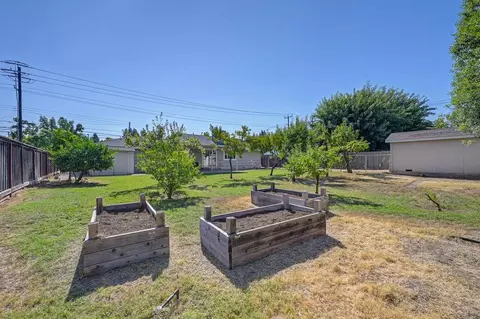 Exterior - 3115 Garfield Ave, Carmichael, CA 95608 photo 8 of 12