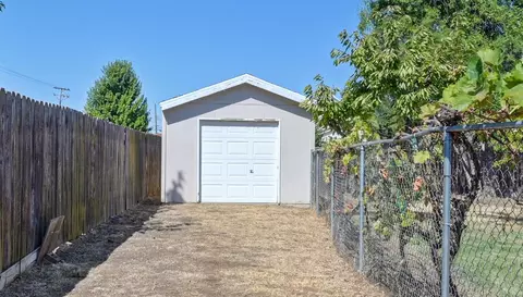 Exterior - 3115 Garfield Ave, Carmichael, CA 95608 photo 11 of 12