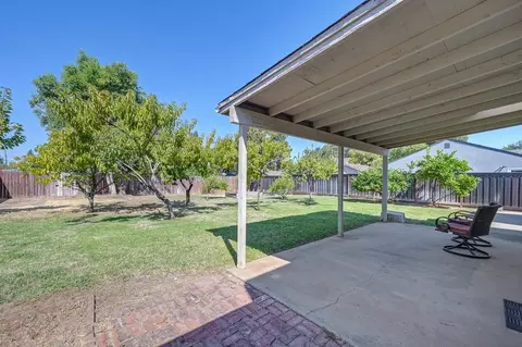 Exterior - 3115 Garfield Ave, Carmichael, CA 95608 photo 4 of 12