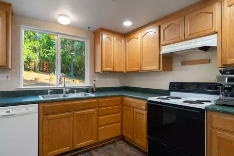 Kitchen - 6561 Highgrade Ct, Placerville, CA 95667 photo 4 of 5