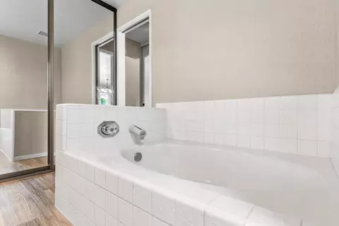 Bath - 509 Phoenix Ave, Modesto, CA 95354 photo 3 of 5