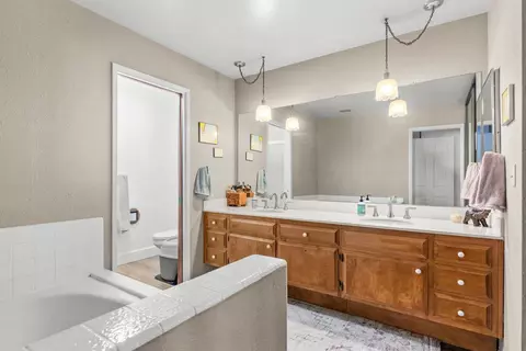 Bath - 509 Phoenix Ave, Modesto, CA 95354 photo 2 of 5