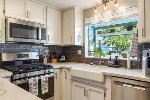 Kitchen - 2140 Claymont Dr, Modesto, CA 95350 photo 3 of 4
