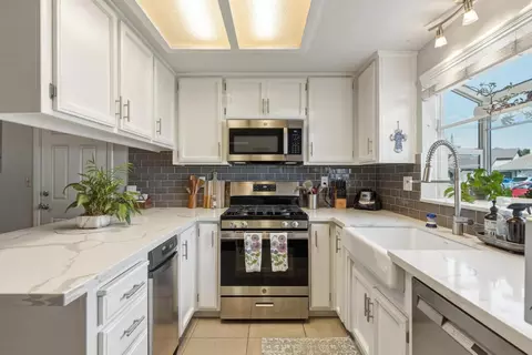 Kitchen - 2140 Claymont Dr, Modesto, CA 95350 photo 2 of 4
