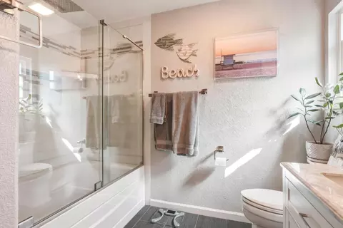 Bath - 2140 Claymont Dr, Modesto, CA 95350 photo 4 of 6