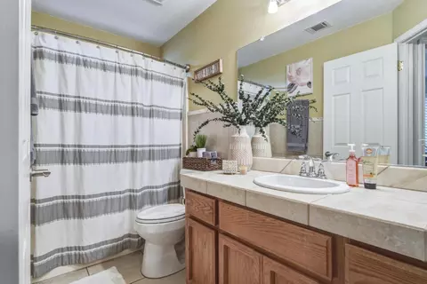 Bath - 2140 Claymont Dr, Modesto, CA 95350 photo 5 of 6