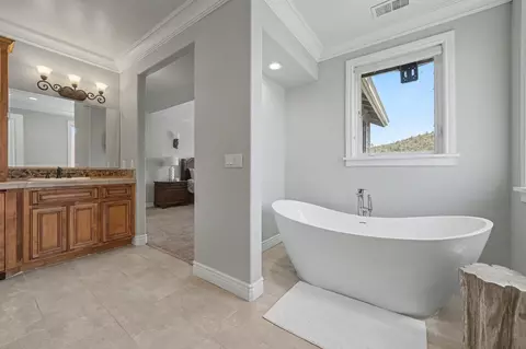 Bath - 815 Sandy Bar Dr, Copperopolis, CA 95228 photo 5 of 7