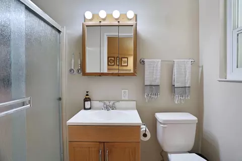 Bath - 401 Rainier Dr, Lodi, CA 95242 photo 2 of 3