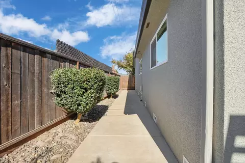 Exterior - 401 Rainier Dr, Lodi, CA 95242 photo 8 of 9