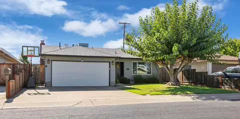 Exterior - 401 Rainier Dr, Lodi, CA 95242 photo 2 of 9