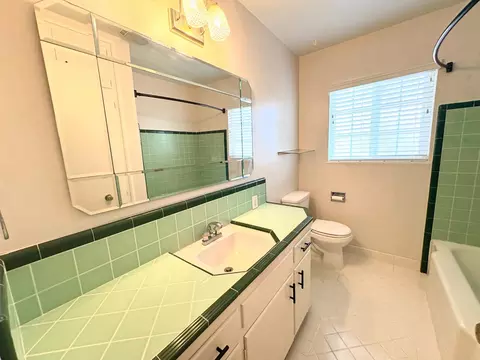 Bath - 2306 Monte Carlo Ave, Modesto, CA 95350 photo 2 of 3