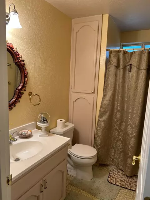 Bath - 5883 Black Quartz Rd, Murphys, CA 95247 photo 2 of 3