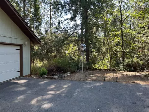 Exterior - 5883 Black Quartz Rd, Murphys, CA 95247 photo 2 of 6
