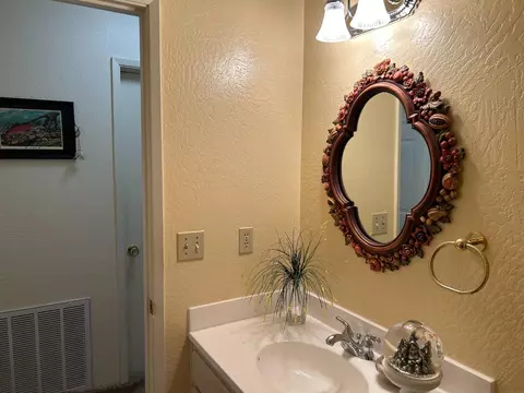 Bath - 5883 Black Quartz Rd, Murphys, CA 95247 photo 3 of 3