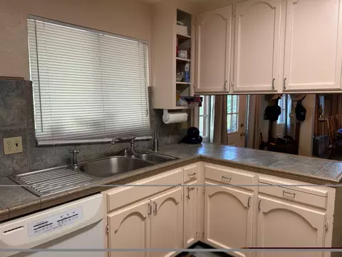 Kitchen - 5883 Black Quartz Rd, Murphys, CA 95247 photo 2 of 3