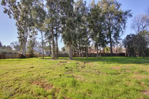 1136 Los Robles St, Davis, CA 95618 photo 4