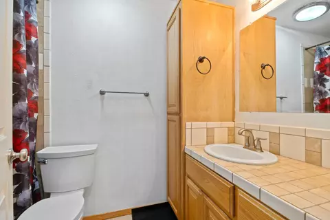 Bath - 812 Sylvan Meadows Dr, Modesto, CA 95356 photo 1 of 2