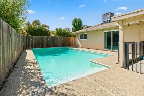 Exterior - 812 Sylvan Meadows Dr, Modesto, CA 95356 photo 3 of 6