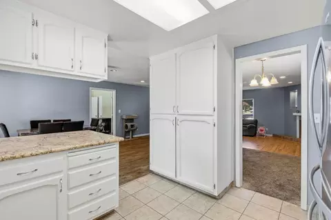 Entry Way - 812 Sylvan Meadows Dr, Modesto, CA 95356 photo 2 of 4