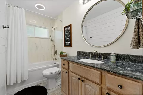 Bath - 6163 Mohican Dr, Manteca, CA 95336 photo 3 of 5